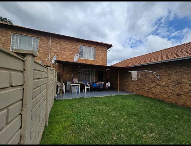 2 BEDROOM TOWNHOUSE FOR SALE IN ANNLIN